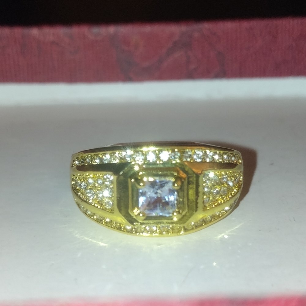 Elegant Gold and Silver Women's Ring